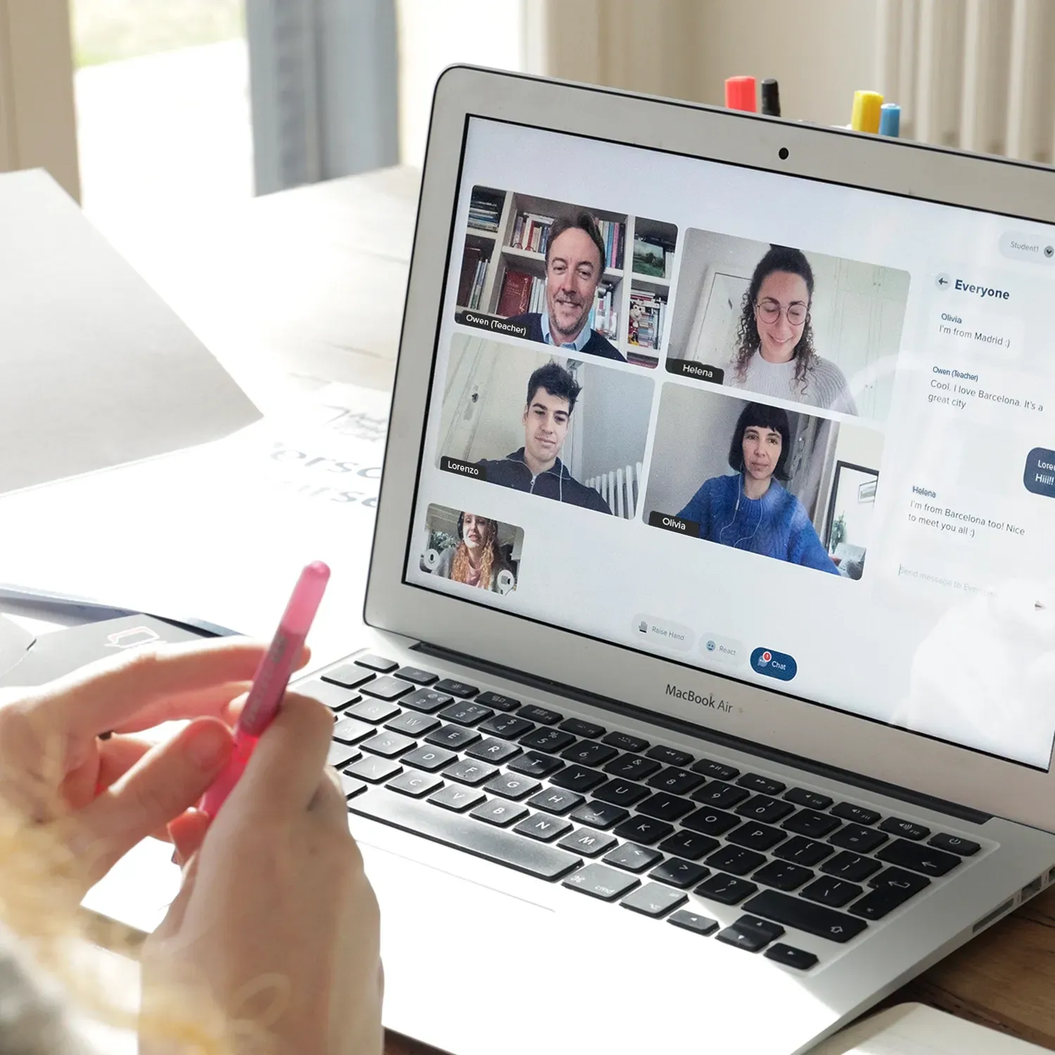 Neşeli bir sesli sohbet için